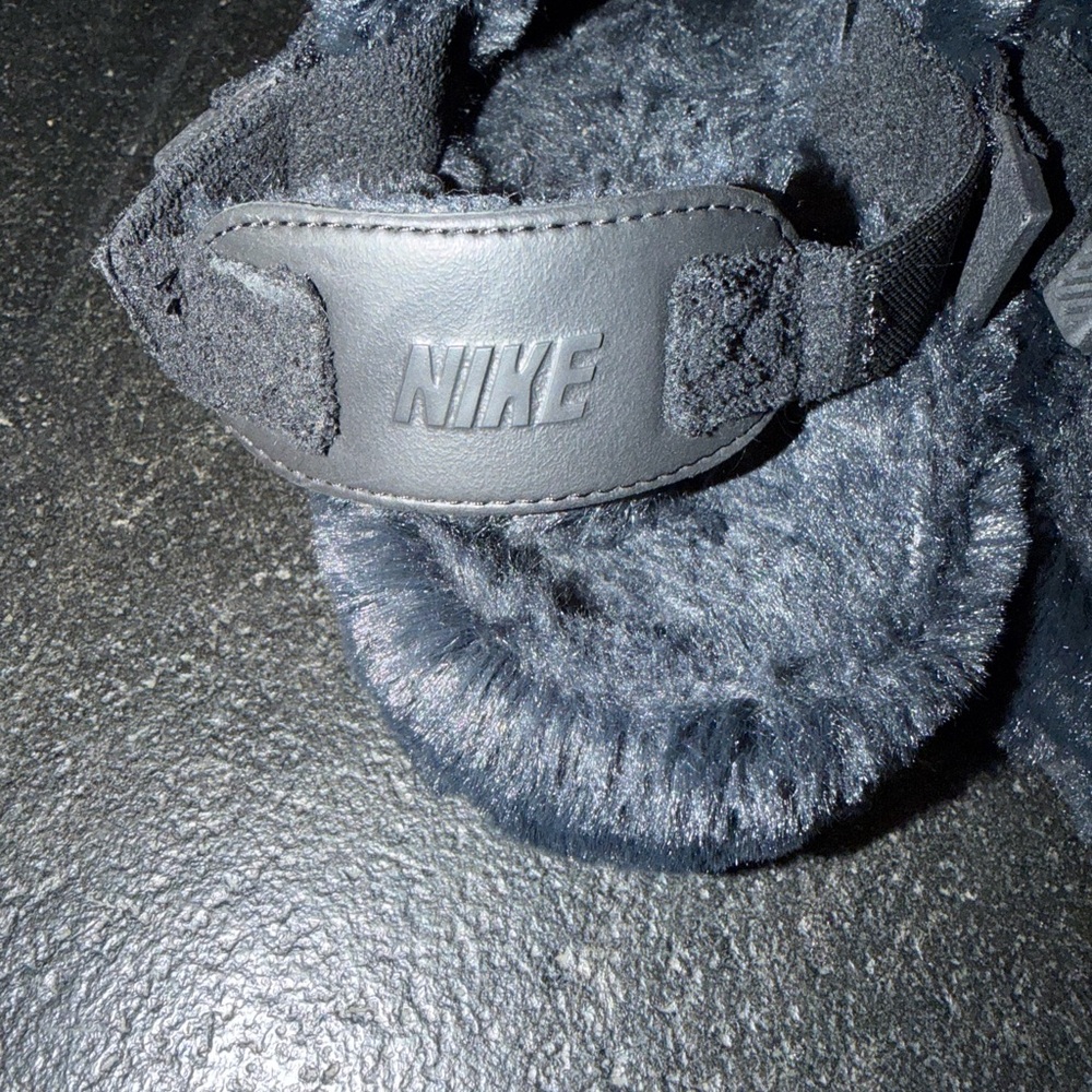 Nike Calm SE Women's Mules Black Faux Fur Slippers. Size 8! Black! Cozy! - Picture 8 of 13